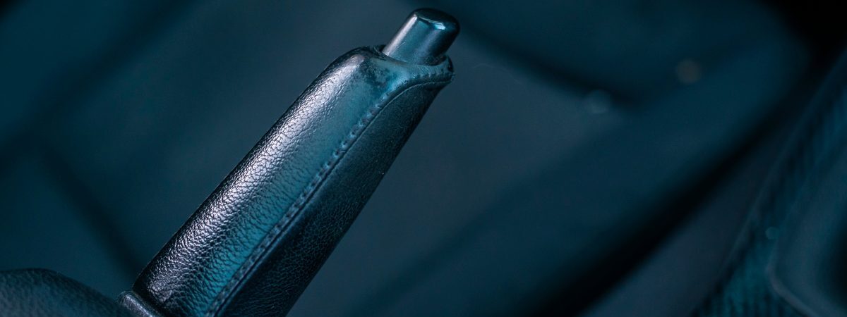 Ilustrační stock: ruční brzda uvnitř zimního automobilu, mrazivé ráno, žádné logo